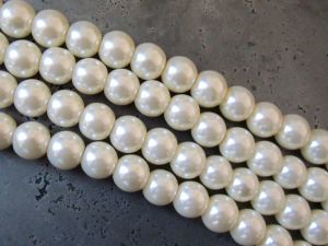 Glass pearl 4mm creamy white HL05