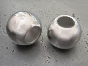 Metallijäljitelmähelmi pyöreä (10kpl) CCB5631