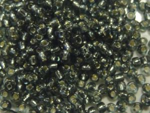 Glass seed bead 8/0 silver foil grey