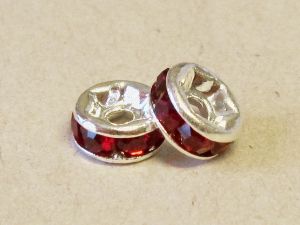 Spacer bead with rhinestones dark red (8pcs)