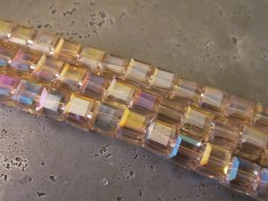 AB-kristalli kuutio beige (6mm)