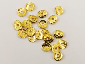 Välihelmi latteakaareva K (20kpl)