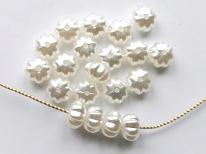 Akryylikukan nuppu rondelli  valkoinen (20kpl)