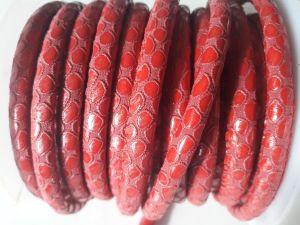 Nahkajäljitelmänauha käärme punainen 6mm