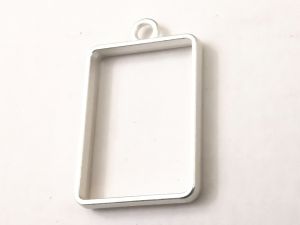 Suorakaise riipuskehys mattahopea 21x34mm (1kpl)