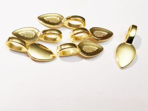 Clue on  pendant bail leaf S