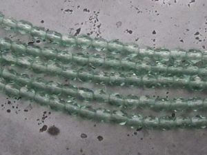 Tsekkiläinen fasettihiottu lasi 4mm vihreä (30kpl)