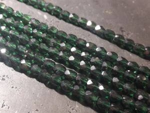 Tsekkiläinen fasettihiottu lasihelmi 4mm vihreä (100kpl)
