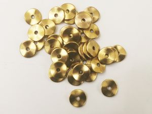 Välihelmi hieman kaareva ohut kiekko 10mm K (40kpl)