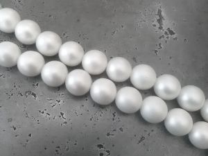 Preciosa® helmiäislasi 10mm matta valkoinen