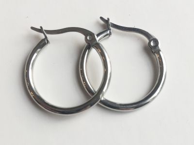 Ruostumaton teräs rengas korvakorut 2cm  T (1pr)