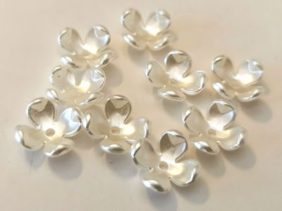 Akryylikukka 4 terälehtinen helmiäiskerma 30 kpl