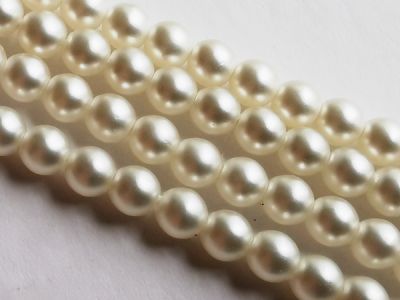 Tsekkiläinen helmiäslasi 4mm matta kerma  (30kpl)