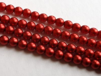 Tsekkiläinen helmiäislasi 4mm matta punainen (30 kpl)