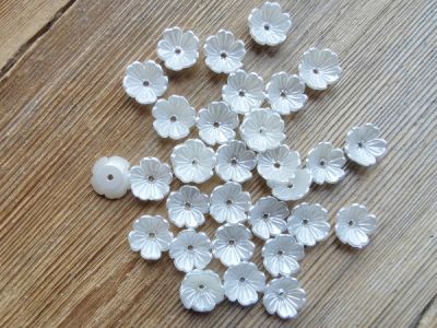 Akryylikukka helmiäiskerma 5 terälehtinen 30 kpl