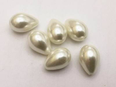 Helmiäislasi pisara kerman valkoinen 13x9mm (6kpl)