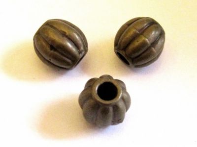 Metallijäljitelmähelmi urallinen pallo M (30kpl)