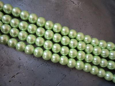 Glass pearl 10mm light green HL32