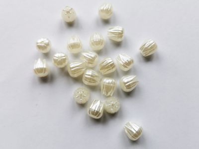 Akryylikukan nuppu kermanvalkoinen  (20kpl)