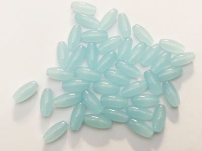 Lasihelmi jyvä puoliopaali turkoosi 4x9mm (40kpl)