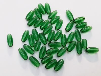 Lasihelmi jyvä tummanvihreä 4x9mm (40 kpl)