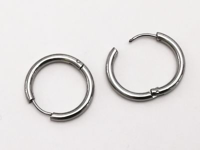 Ruostumaton teräs saranalliset korvakorurenkaat 2cm (1pr)