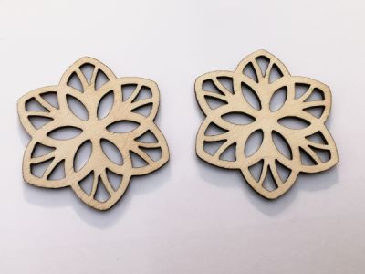 Vaneriset kukat reikäkuviointi n.4x4,5cm (2kpl)