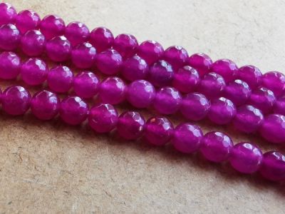 Värjätty jade fasetoitu fuchia 6mm (62kpl)